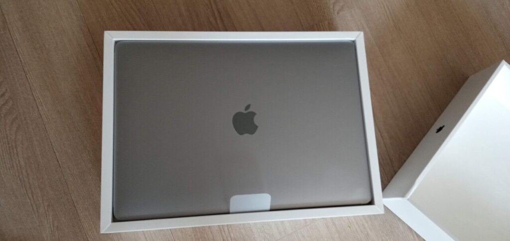 touchscreen MacBook debut